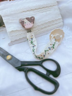Cottage’s clip vaquita bordados